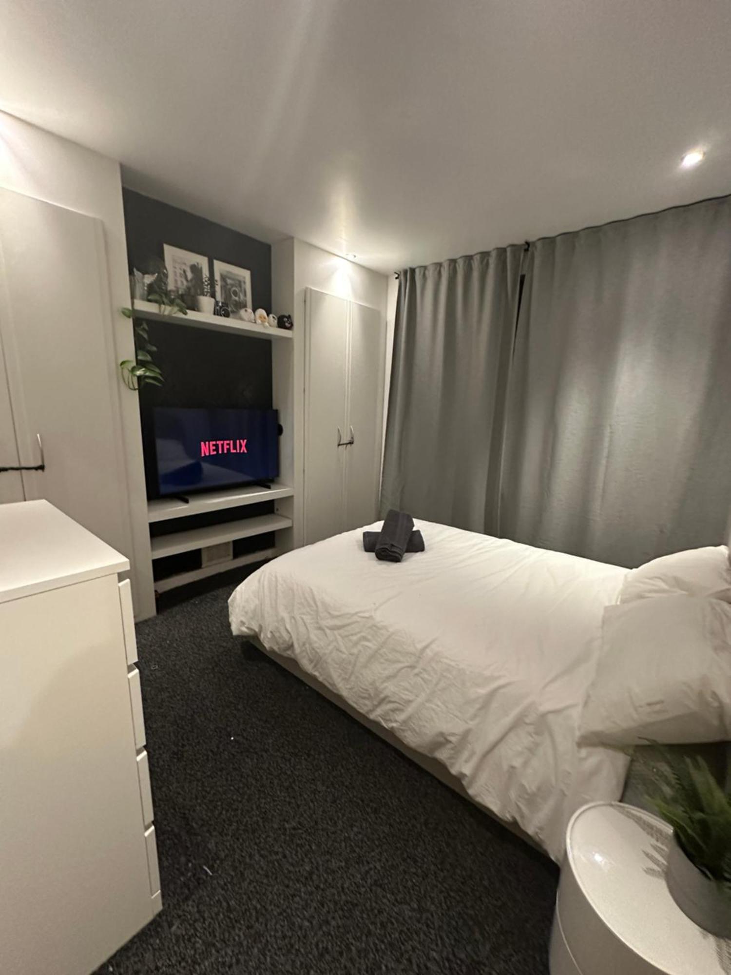 Luxury Bedroom Excel Londres Extérieur photo